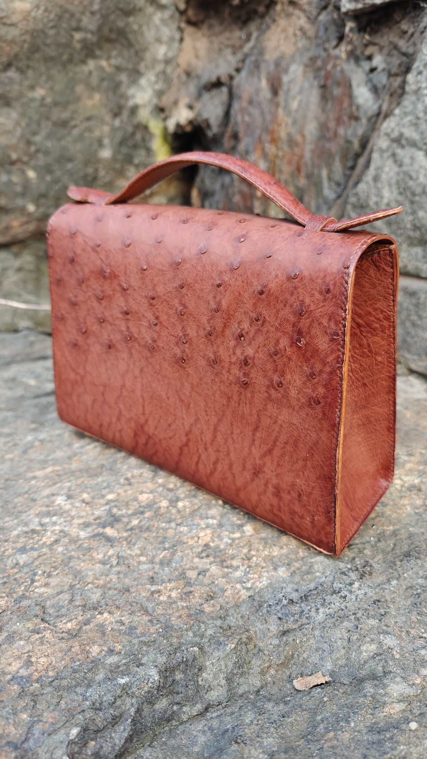 "Raka linjer" handbag made out of Ostrich